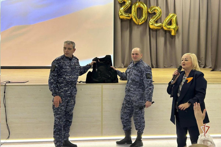 Росгвардия провела цикл патриотических мероприятий с юными ямальцами