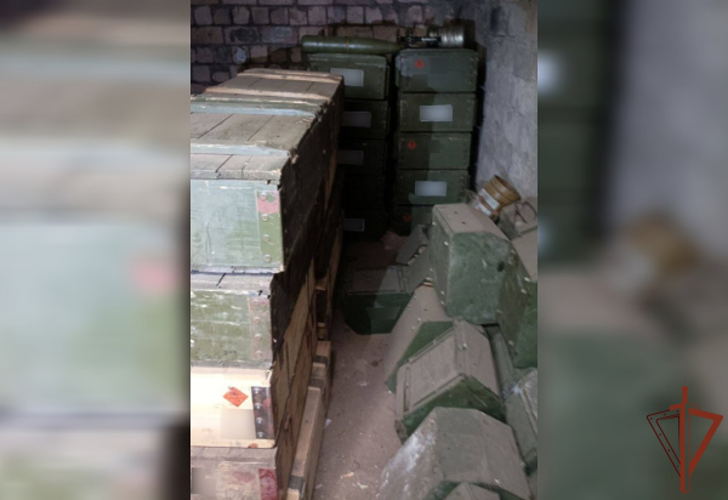 Скрытый полевой склад с боеприпасами обнаружили разведчики Росгвардии и сотрудники ФСБ в ЛНР 
