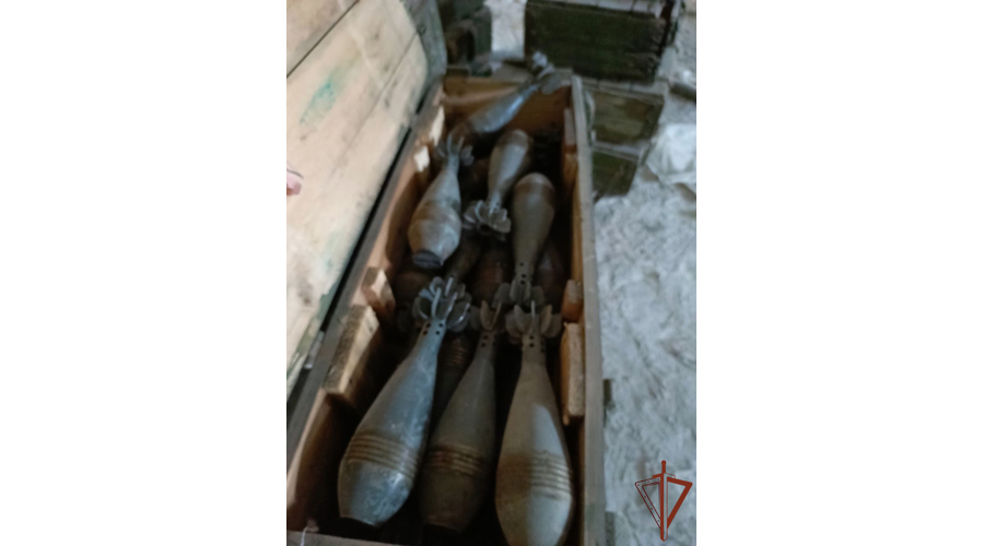 В ДНР росгвардейцы и сотрудники военной контрразведки изъяли крупный арсенал с ракетами для ПВО и различными боеприпасами 