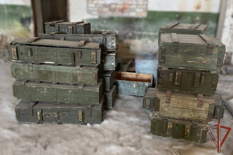 В ДНР росгвардейцы и сотрудники военной контрразведки изъяли крупный арсенал с ракетами для ПВО и различными боеприпасами 