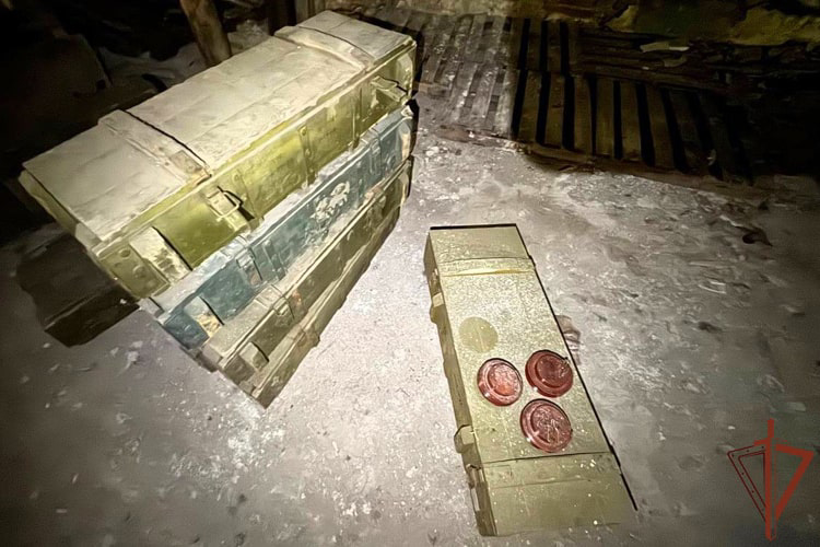 В ДНР росгвардейцы и сотрудники военной контрразведки изъяли крупный арсенал с ракетами для ПВО и различными боеприпасами 