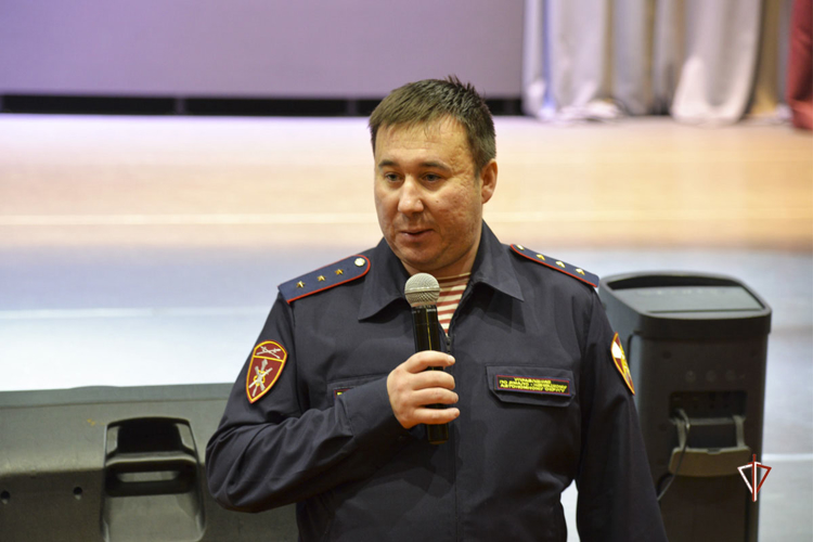 Военнослужащий Росгвардии рассказал ямальским студентам о поступлении в ведомственный ВУЗ