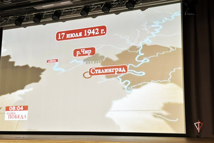 Офицер Росгвардии рассказала салехардским школьникам о подвиге Сталинграда