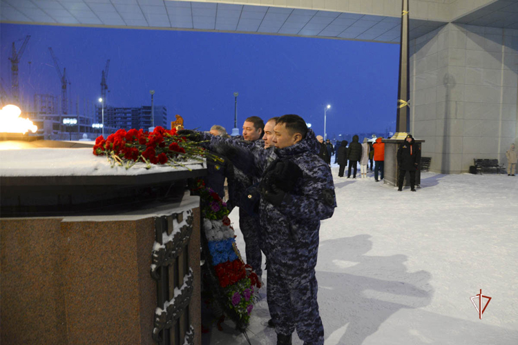Росгвардия присоединилась к акции, открывающей Год защитника Отечества на Ямале