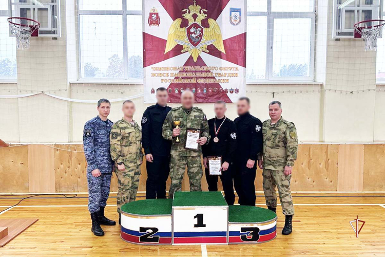Ямальская команда Росгвардии стала призёром Чемпионата Уральского округа по офицерскому троеборью
