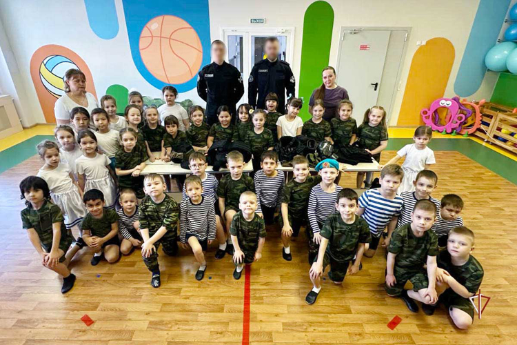 На Ямале продолжается "Неделя мужества": школьники и дошколята знакомятся с деятельностью Росгвардии