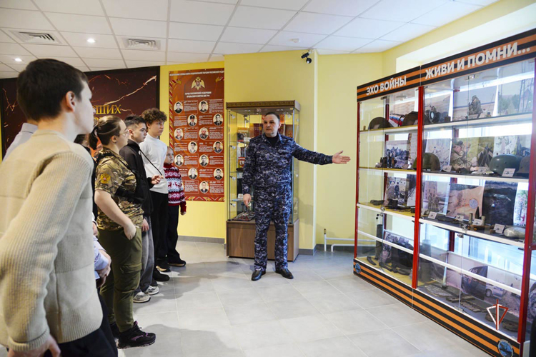 На Ямале продолжается "Неделя мужества": школьники и дошколята знакомятся с деятельностью Росгвардии