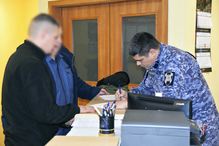 Оружие для СВО: в салехардском подразделении Росгвардии организован сбор гражданского вооружения (видео)