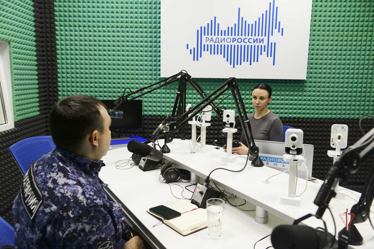 Праздничный выпуск ведомственной передачи «Вестник Росгвардии» состоялся в эфире Радио России