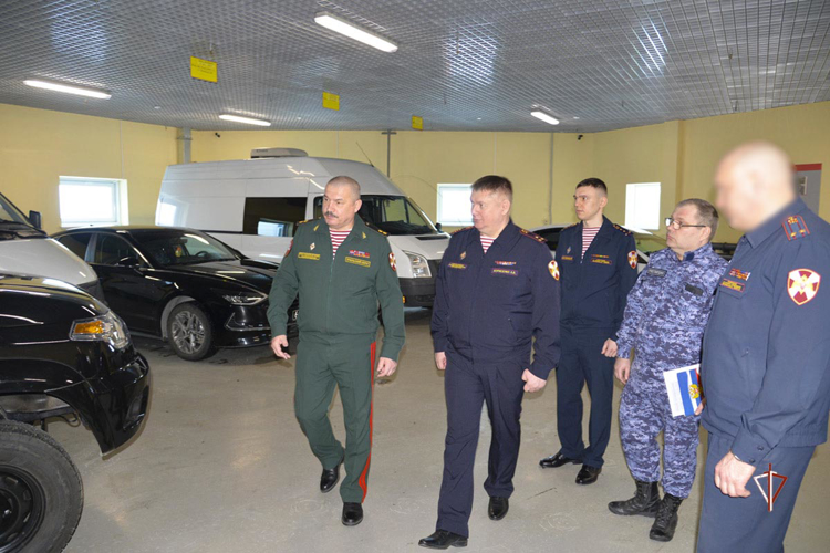 Первый замкомандующего Уральским округом Росгвардии проверил подразделения тероргана, дислоцированные на Ямале 
