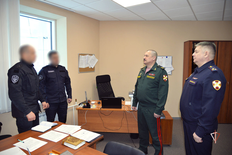 Первый замкомандующего Уральским округом Росгвардии проверил подразделения тероргана, дислоцированные на Ямале 
