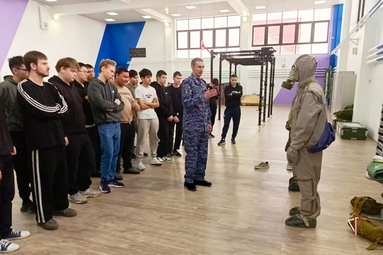Росгвардия приняла участие в сборе для допризывной молодёжи Ямала