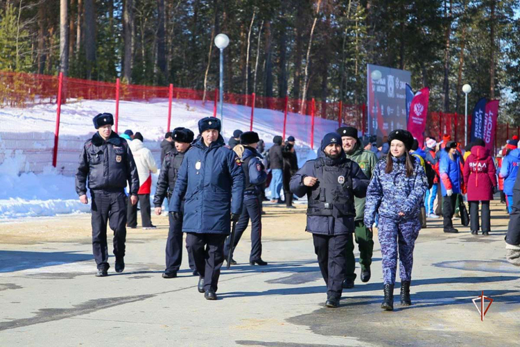 Сотрудники Росгвардии показали «Северный характер» на арктических экстремальных играх в Ноябрьске