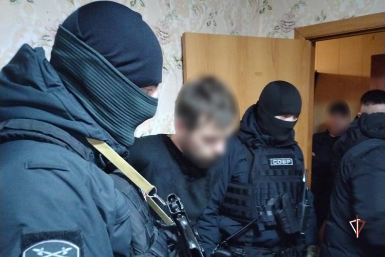 При поддержке СОБР Росгвардии на Ямале пресечена деятельность группы лиц по незаконному обороту наркотиков (ВИДЕО)