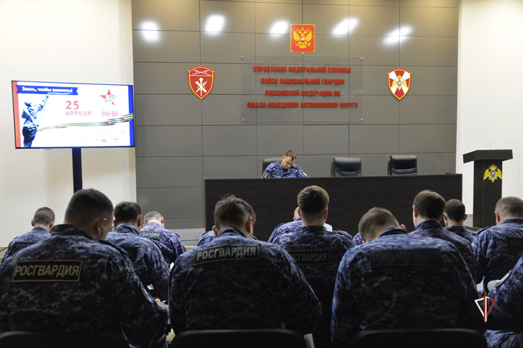 Военнослужащие и сотрудники Росгвардии на Ямале написали «Диктант Победы»