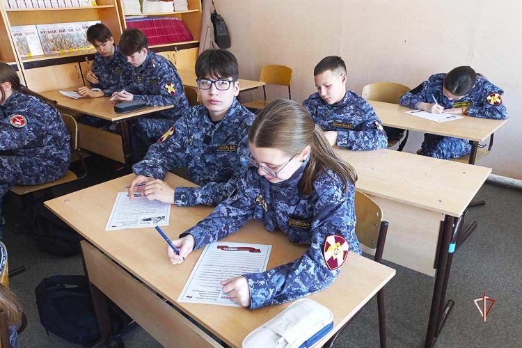 "Письма солдату" от ямальских кадет Росгвардии отправятся в зону СВО