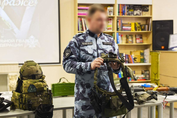 Сотрудники Росгвардии провели патриотическую встречу с кадетами в Ноябрьске
