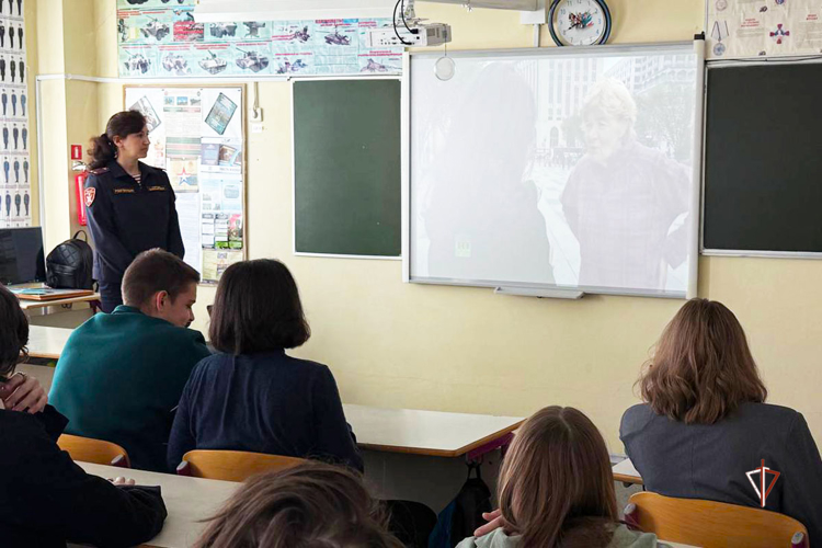 Офицер Росгвардии рассказала ямальским школьникам о героях и подвигах военных лет