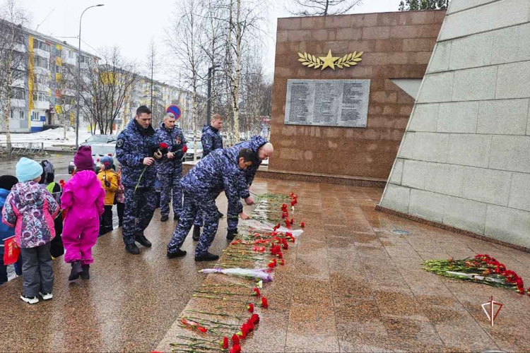 Росгвардия провела серию патриотических и профилактических мероприятий для юных ямальцев
