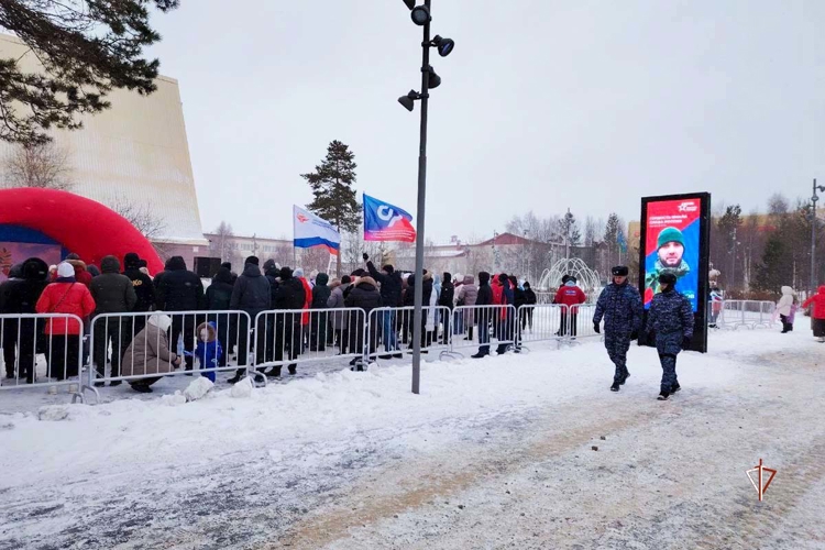 Росгвардия обеспечила охрану общественного порядка в период празднования Первомая на Ямале