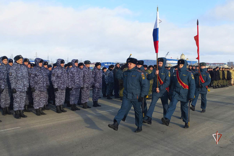 На Ямале Росгвардия приступила к финальным репетициям парадного шествия в честь 80-летия Победы (видео)