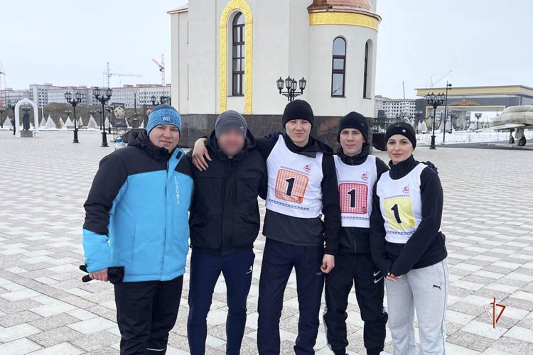 Спорт во имя памяти: росгвардейцы участвовали в забегах ко Дню Победы