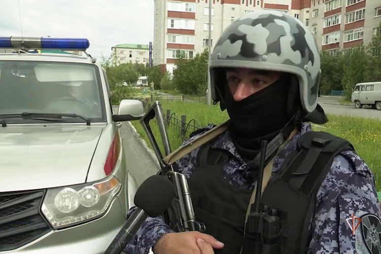 На Ямале журналисты местного телеканала побывали на учебной тренировке вневедомственной охраны (видео)