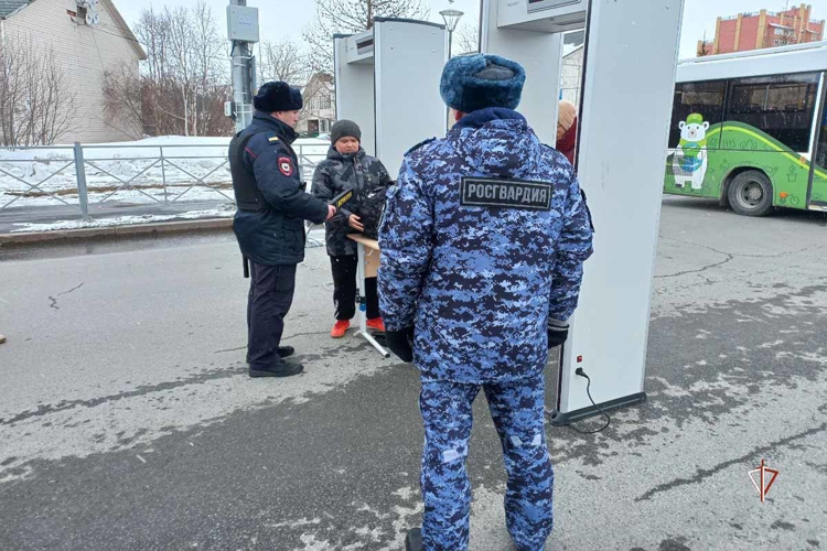 Росгвардия обеспечила охрану общественного порядка в период празднования Первомая на Ямале