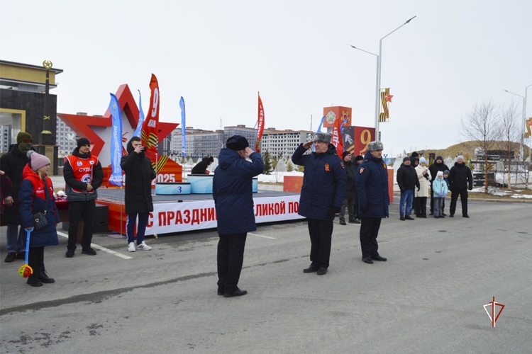 Спорт во имя памяти: росгвардейцы участвовали в забегах ко Дню Победы