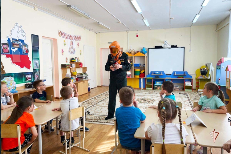 Росгвардия провела серию патриотических и профилактических мероприятий для юных ямальцев