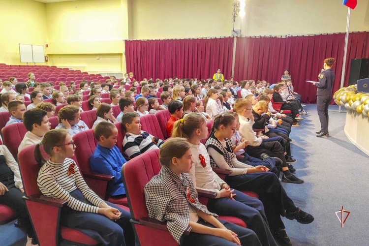Росгвардия провела серию патриотических и профилактических мероприятий для юных ямальцев