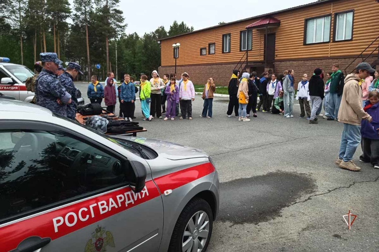 Росгвардия провела патриотическую встречу с воспитанниками воскресных школ Ямала