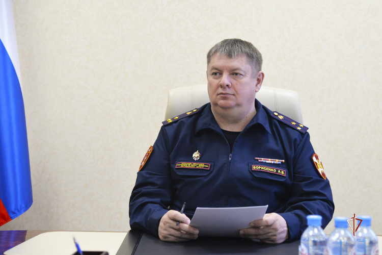 На Ямале начальник Управления Росгвардии провёл личный приём граждан в преддверии Дня России