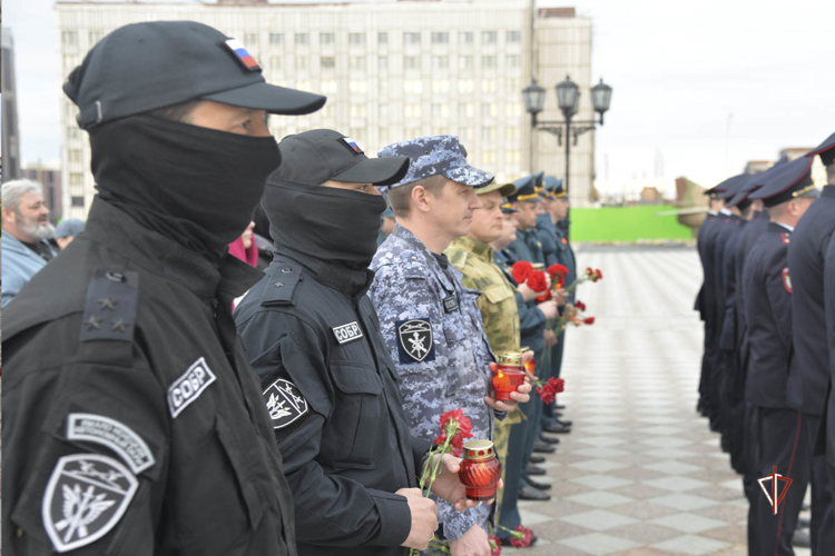 Росгвардия присоединилась к акции «Свеча Памяти» на Ямале