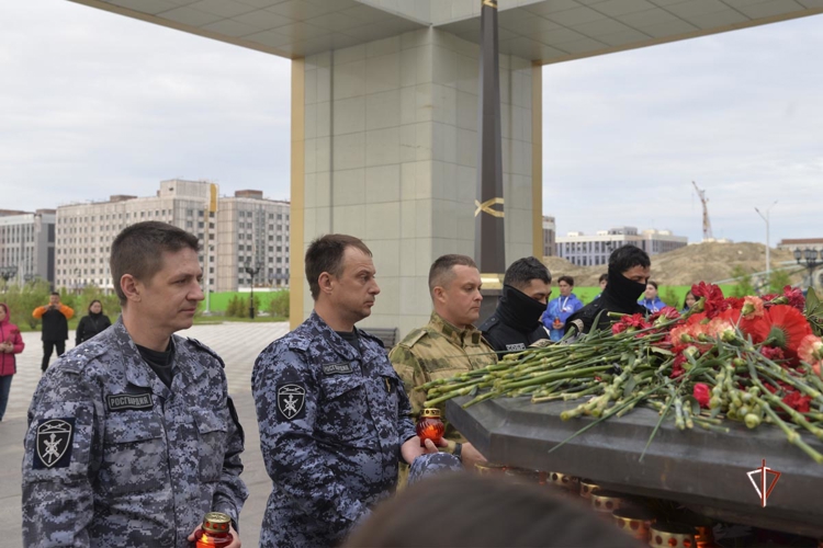 Росгвардия присоединилась к акции «Свеча Памяти» на Ямале