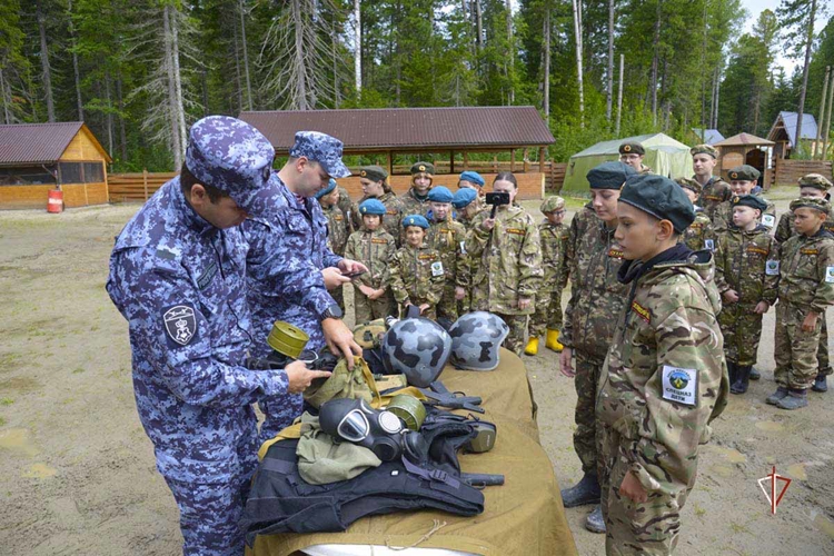 Юные ямальцы приняли участие в военно-спортивном лагере с Росгвардией в Югре