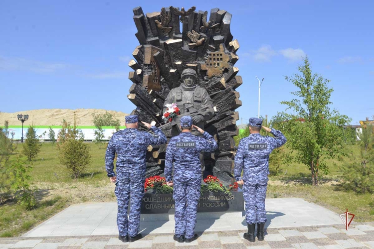 Росгвардия на Ямале приняла участие в памятных мероприятиях ко Дню ветеранов боевых действий