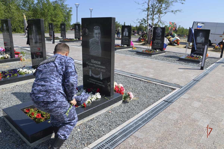 Росгвардия на Ямале приняла участие в памятных мероприятиях ко Дню ветеранов боевых действий