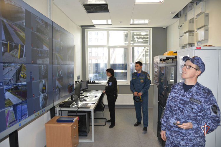 Росгвардия проверяет готовность образовательных учреждений Ямала к новому учебному году