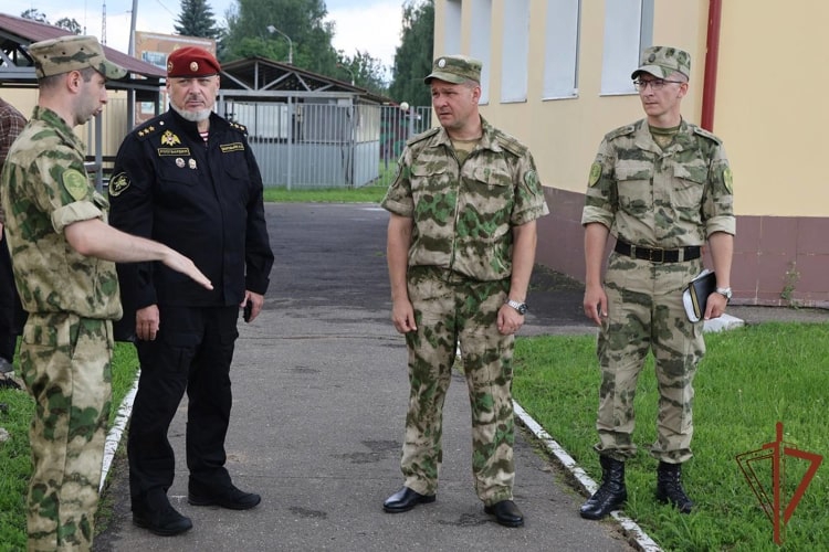 Генерал-полковник Алексей Воробьев посетил Кинологический центр Росгвардии