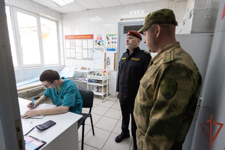 Генерал-полковник Алексей Воробьев посетил Кинологический центр Росгвардии