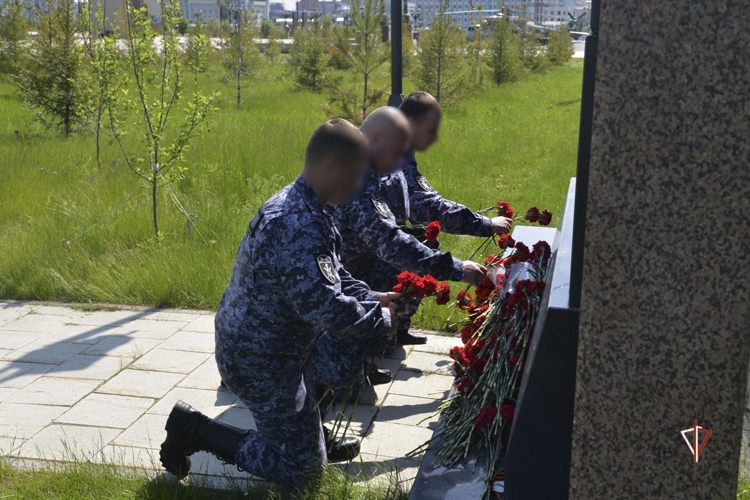 Росгвардия на Ямале приняла участие в памятных мероприятиях ко Дню ветеранов боевых действий