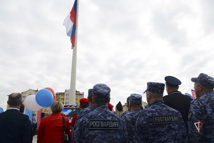 Росгвардия приняла участие в праздновании Дня государственного флага на Ямале