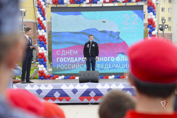 Росгвардия приняла участие в праздновании Дня государственного флага на Ямале