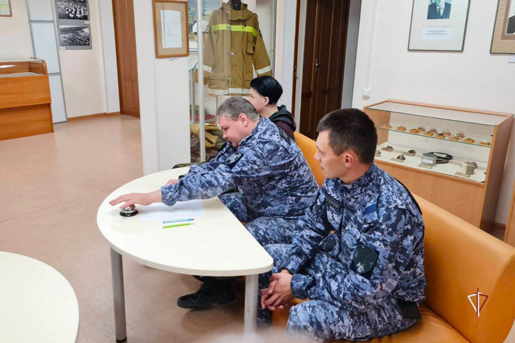 Росгвардия приняла участие в праздновании Дня государственного флага на Ямале
