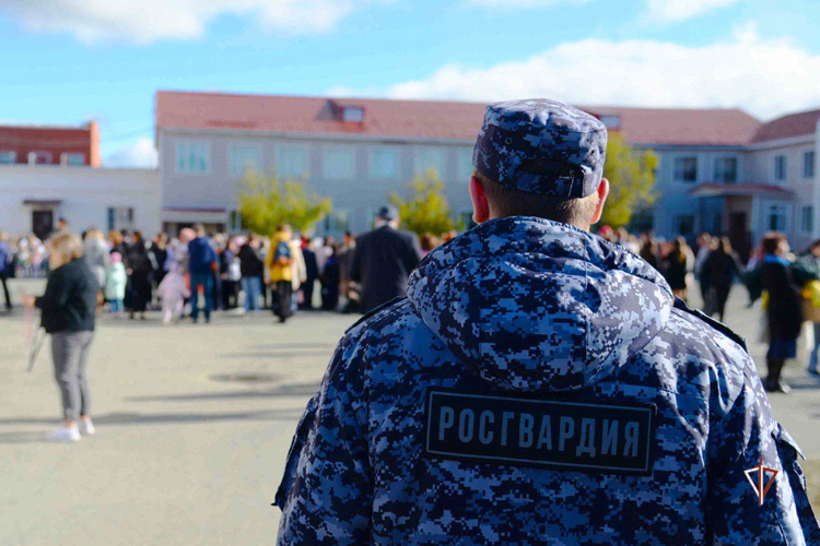 Росгвардия приняла участие в праздничных мероприятиях ко Дню знаний на Ямале