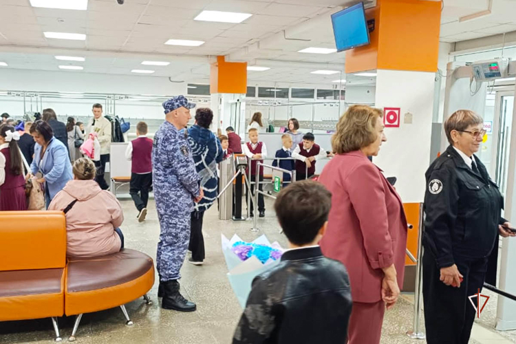Росгвардия приняла участие в праздничных мероприятиях ко Дню знаний на Ямале