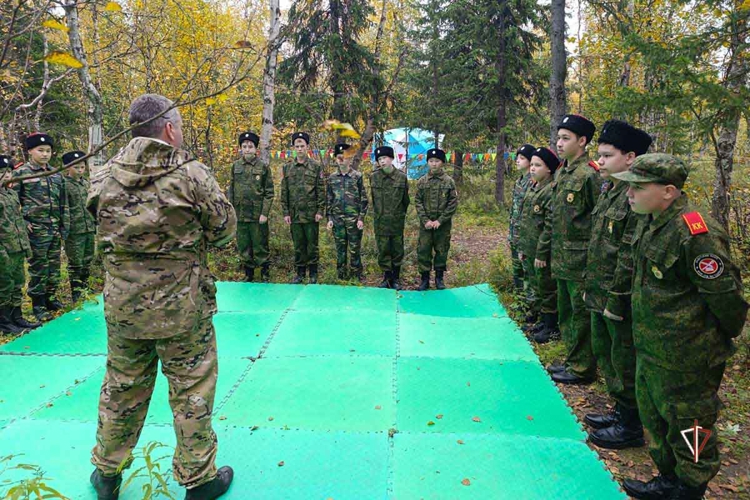 Офицер Росгвардии научил юных патриотов Салехарда приемам рукопашного боя (видео)