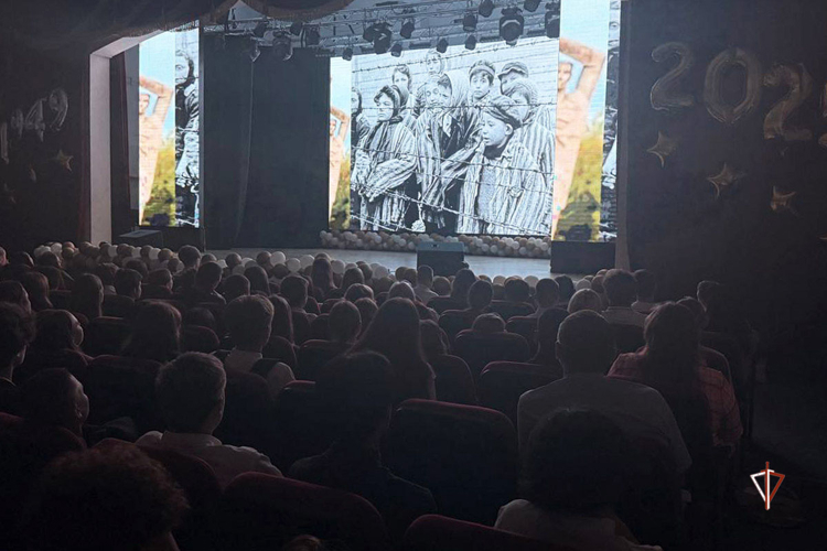 В Салехарде офицер Росгвардии провела для школьников урок памяти, приуроченный ко Дню памяти жертв фашизма