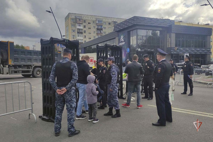 Росгвардия обеспечила безопасность праздничных и спортивных мероприятий на Ямале 
